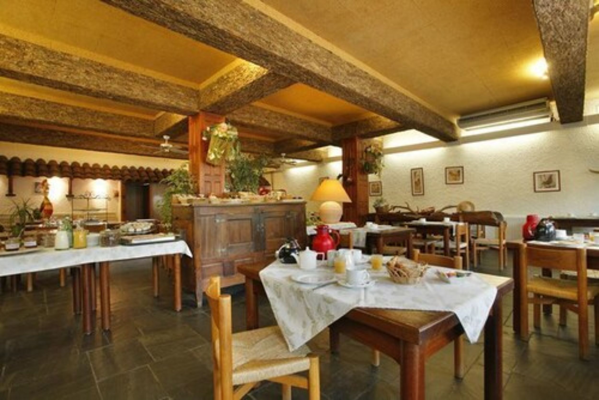 lunch and dinner served, regional cuisine