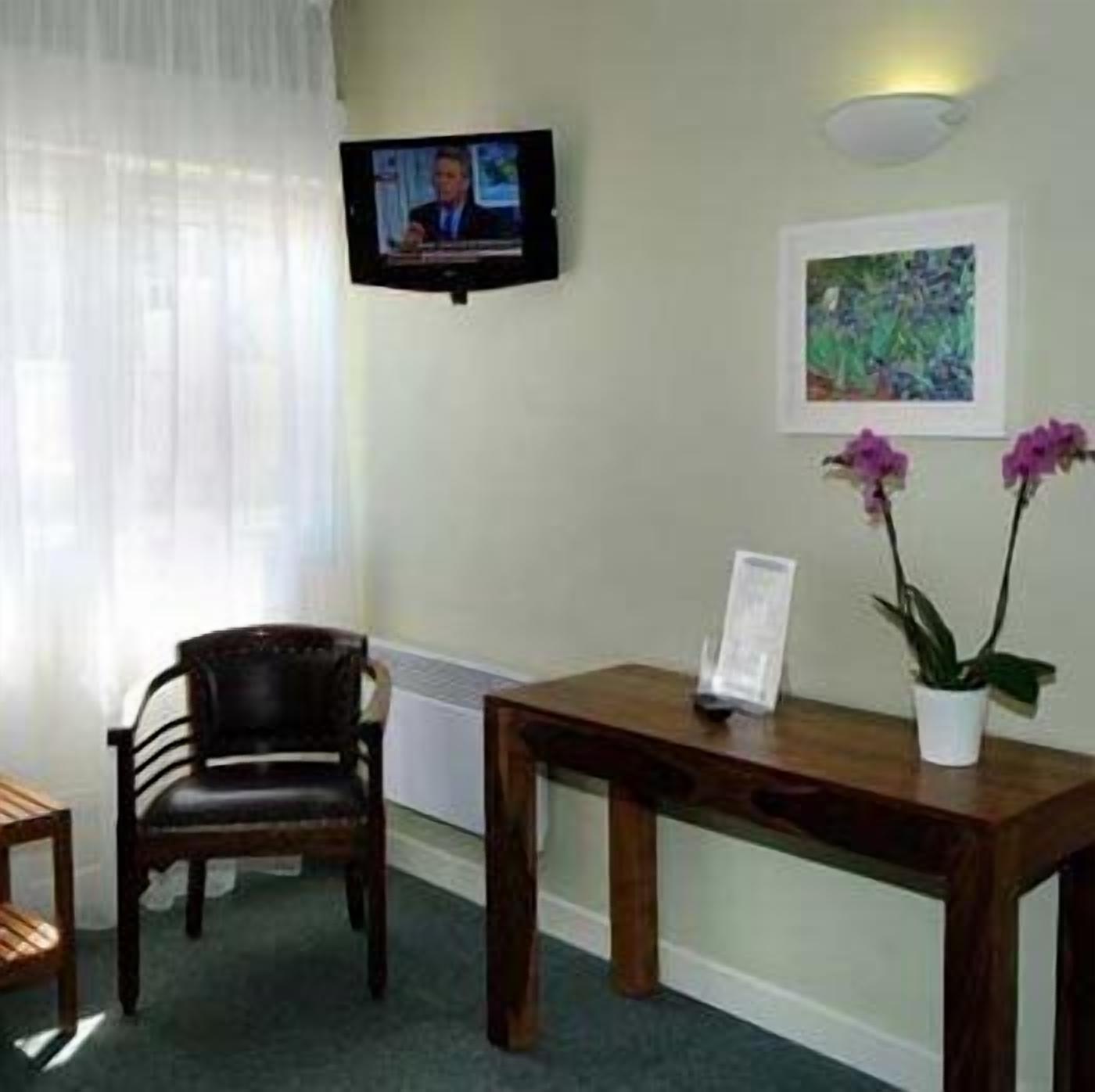 soundproofing, iron/ironing board, free wifi