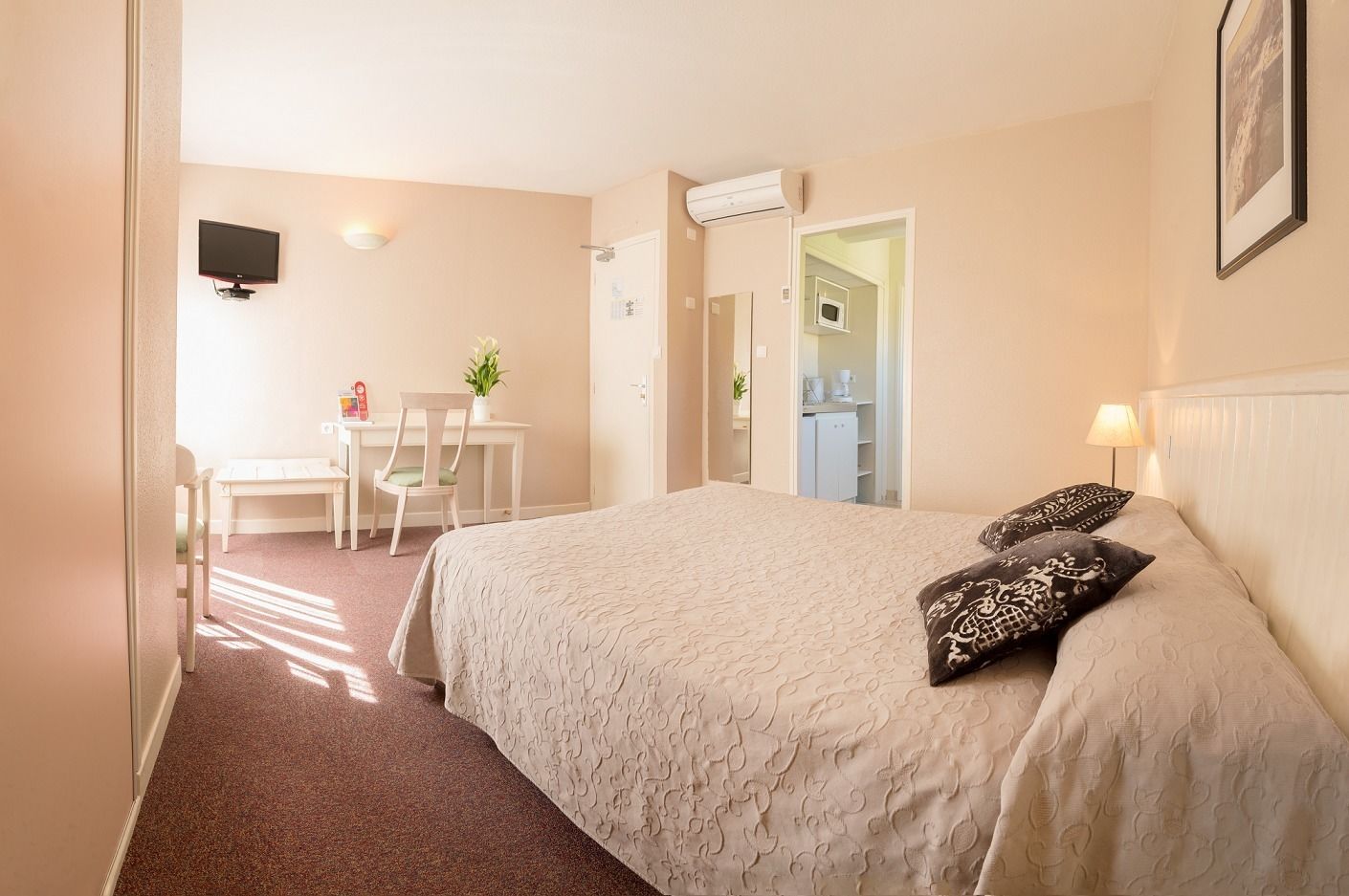 studio | soundproofing, iron/ironing board, free wifi