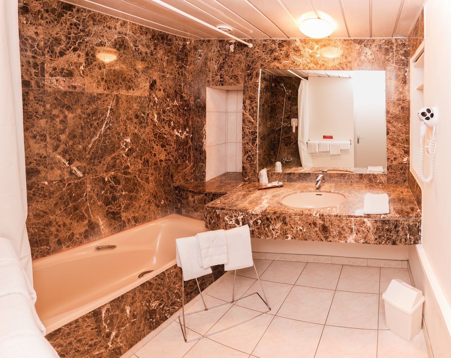 apartment | soundproofing, iron/ironing board, free wifi