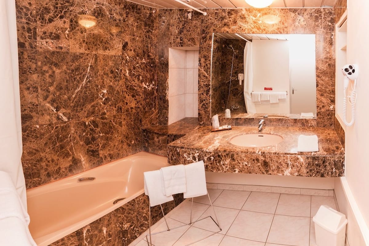 apartment | soundproofing, iron/ironing board, free wifi