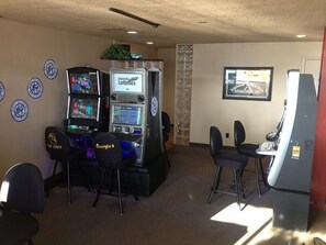 Arcade - Keystone Motor Inn, a Travelodge by Wyndham (Brandon)