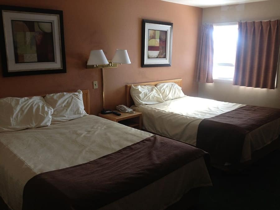Pillowtop beds, desk, iron/ironing board, free WiFi