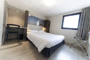 1 habitación, ropa de cama de alta calidad y escritorio 