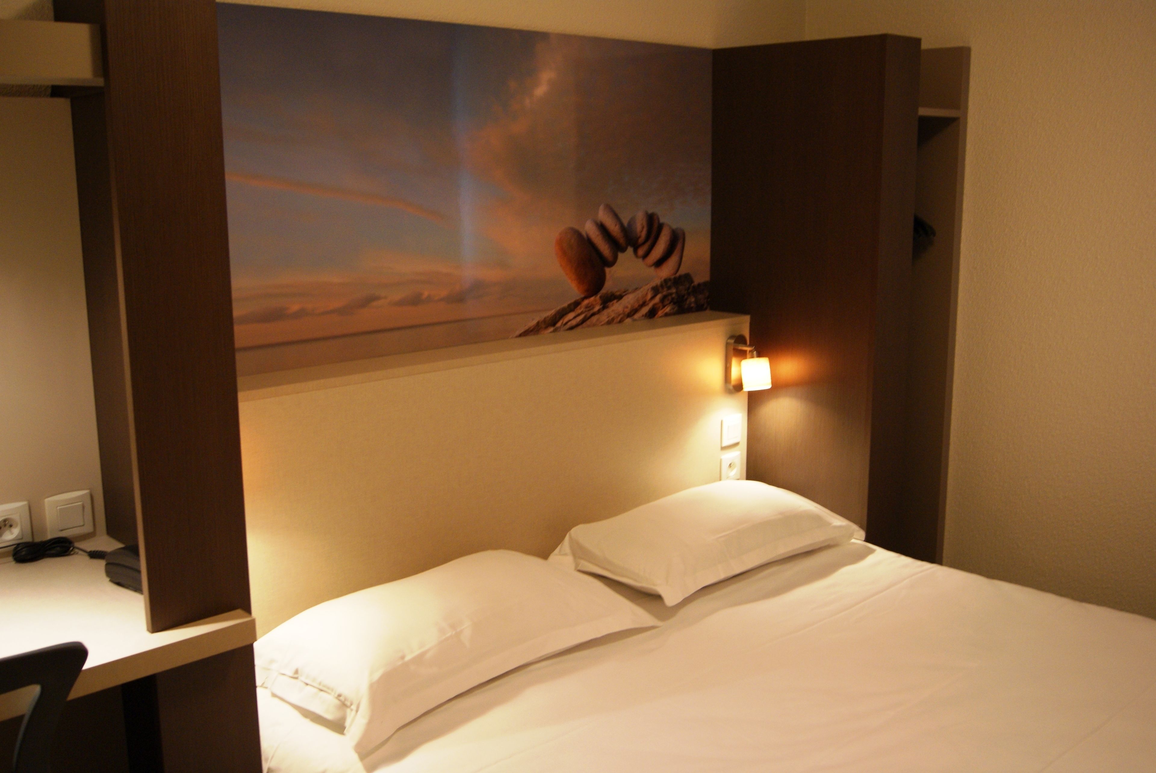 1 bedroom, premium bedding, desk, blackout curtains