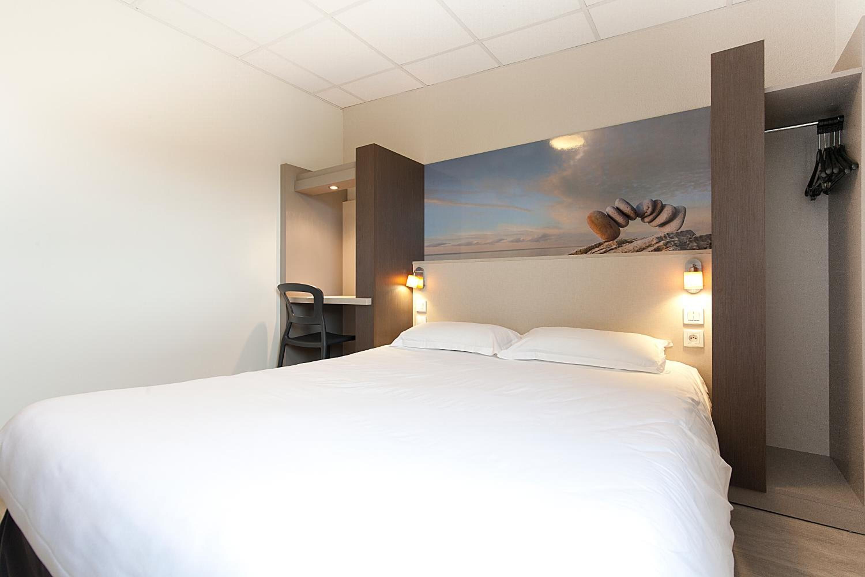 1 bedroom, premium bedding, desk, blackout curtains