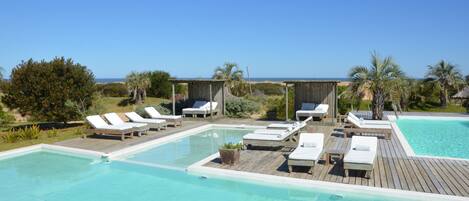 3 albercas al aire libre y camas balinesas gratuitas