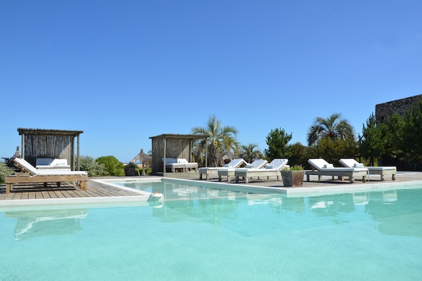 3 Außenpools, Cabañas (kostenlos), Sonnenschirme
