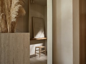 Executive Beachfront View Suite with Heated Mini Pool | Innenbereich