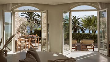 Executive Beachfront View Suite | Tempat makan outdoor