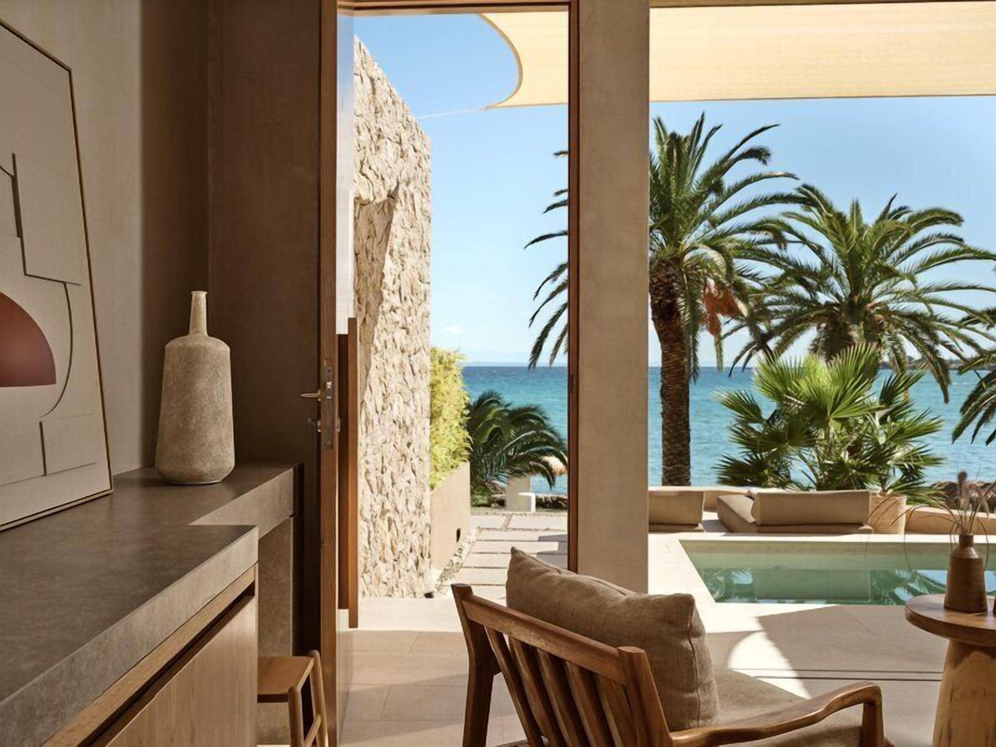 Deluxe Beachfront View Suite with Heated Mini Pool | Pool