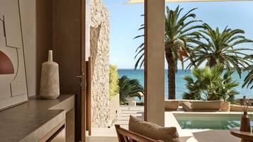 Deluxe Beachfront View Suite with Heated Mini Pool | Pool