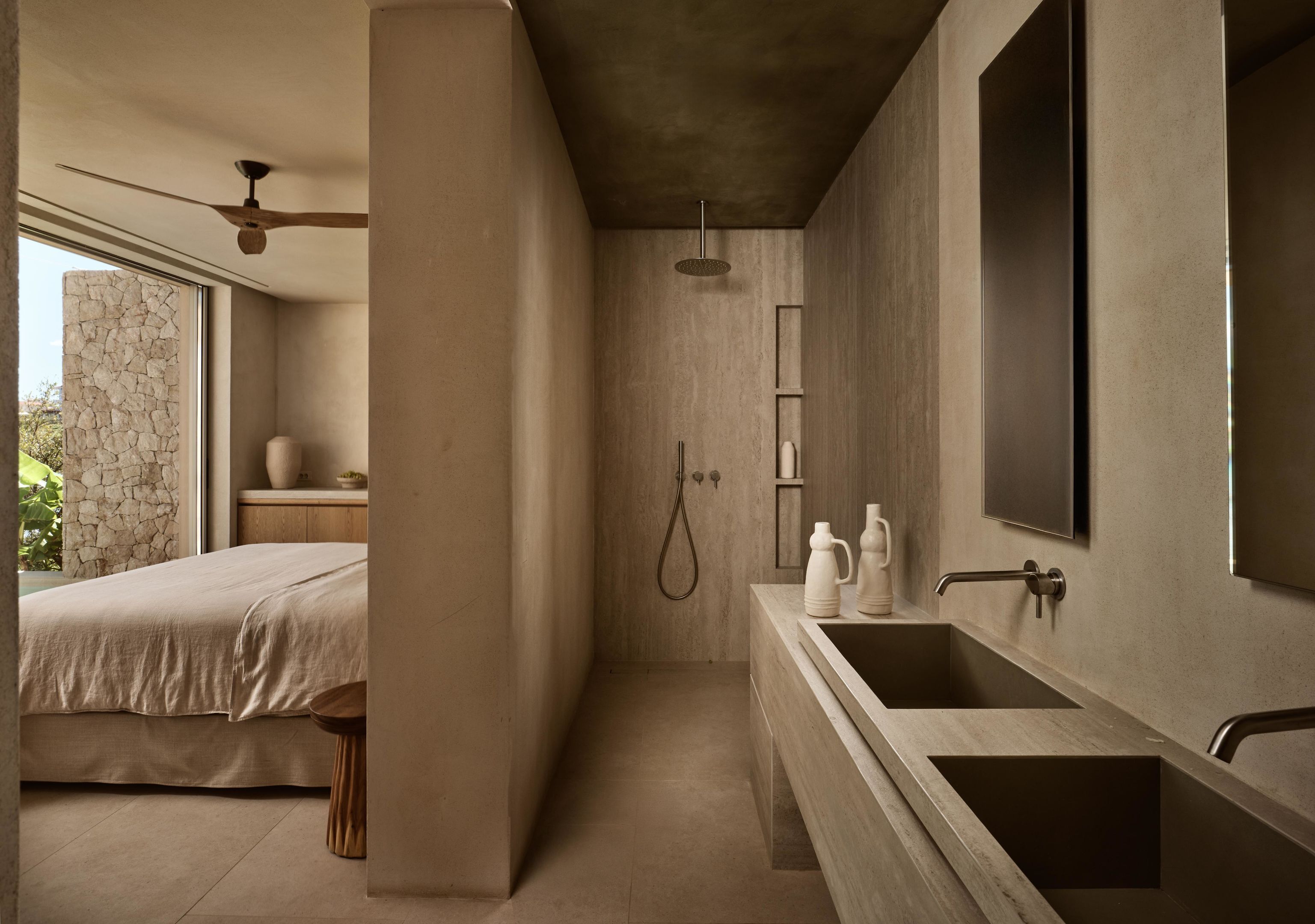 Executive Beachfront View Suite with Heated Mini Pool | Bathroom | Shower, free toiletries, hair dryer, bathrobes