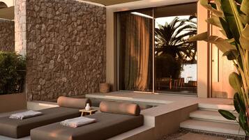Deluxe Beachfront View Suite with Heated Mini Pool