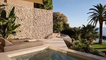 Executive Beachfront View Suite with Heated Mini Pool | Pool