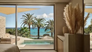 Executive Beachfront View Suite with Heated Mini Pool | 객실에서 보이는 전망