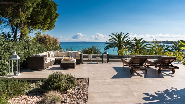 Three-Bedroom Beachfront View Suite | Oppholdsområde | Flatskjerm-TV og DVD-spiller