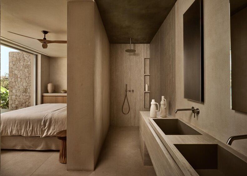 Executive Beachfront View Suite with Heated Mini Pool | Bathroom | Shower, free toiletries, hair dryer, bathrobes
