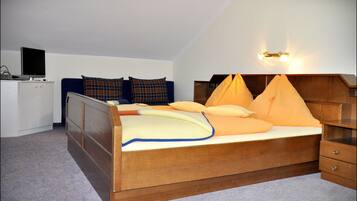 Chambre Familiale, balcon, vue montagne | Wi-Fi gratuit, draps fournis