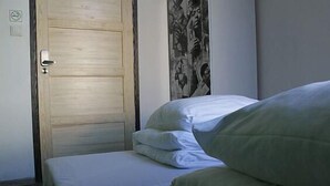 Twin Room, Private Bathroom | Premium bedding, iron/ironing board, WiFi (free), bed sheets - HOTELE SIGNUM SPÓŁKA AKCYJNA (Poznan)