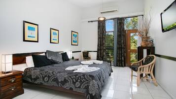 Aviary - Cockatoo Room