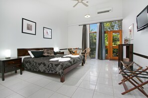 Aviary - Kookaburra Room | 1 bedroom, in-room safe, individually decorated, individually furnished - Daintree Wild Zoo & B&B (Lower Daintree)