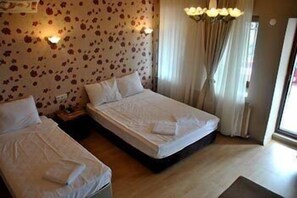 Desk, WiFi - Daisy Hotel Istanbul (Istanbul)