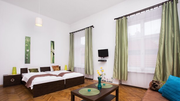 Studiosuite, 1 Doppelbett und Schlafsofa