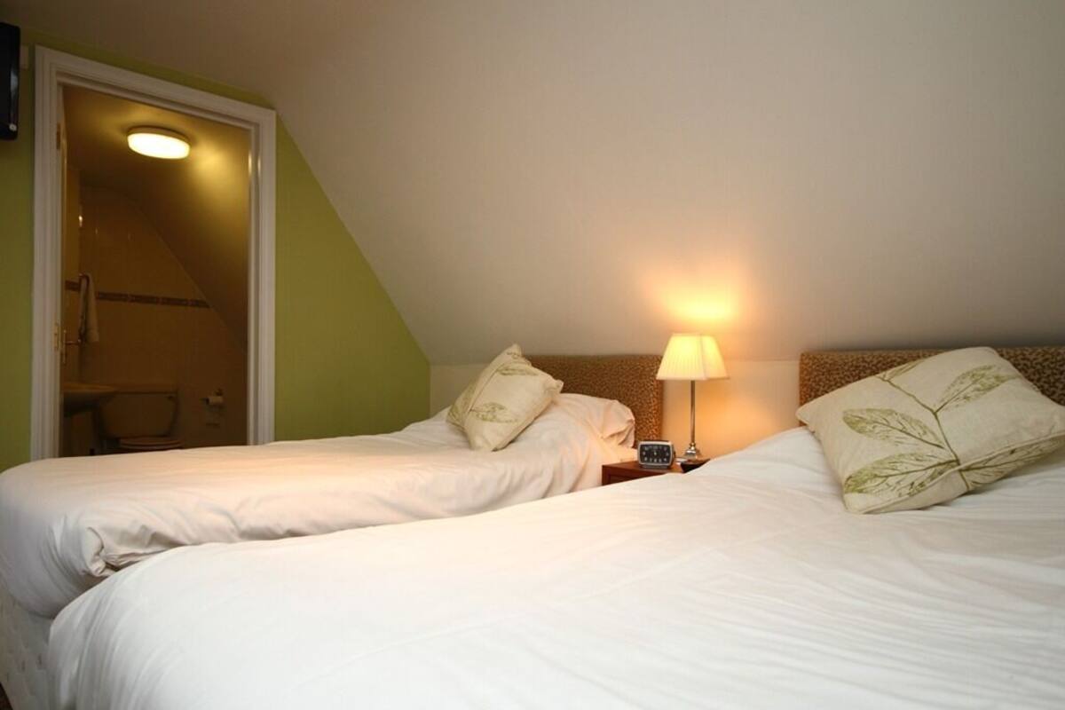 Zweibettzimmer, mit Bad (Triple Occupancy)