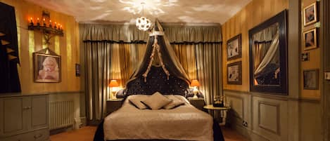 Double Room (The Pin up Parlour) | Premium bedding, individually decorated, iron/ironing board