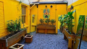 Botanica. With Private Entrance | Terrace/patio