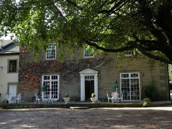 Mặt tiền nơi lưu trú