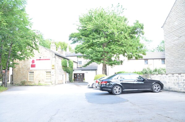 Free self parking - Healey Hotel (Batley)