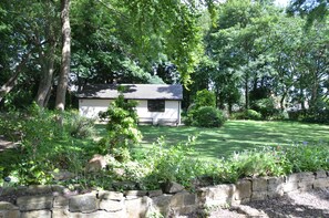 Garden - Healey Hotel (Batley)
