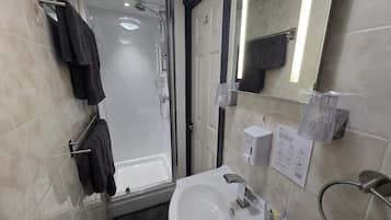 Chambre Double Supérieure, salle de bains attenante | Salle de bain