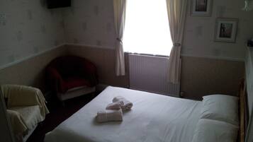 Double Room, Ensuite | Iron/ironing board, free WiFi, bed sheets