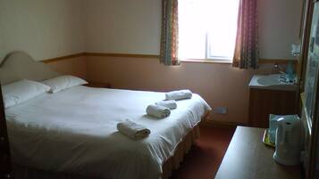 Family Room, Ensuite | Iron/ironing board, free WiFi, bed sheets