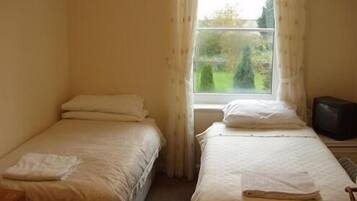 Meja kerja, setrika/meja setrika, dan Wi-Fi gratis