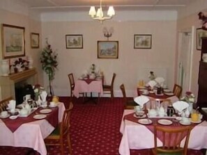 Se sirven desayunos y almuerzos