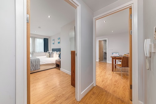 HQ Aparthotel Farnborough