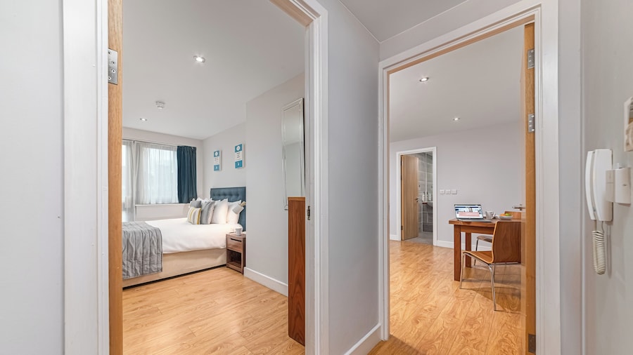 HQ Aparthotel Farnborough