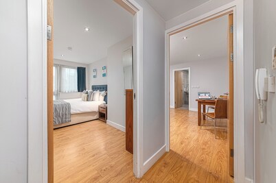 HQ Aparthotel Farnborough