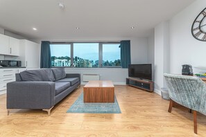 Televisi layar datar 32-inci dengan saluran TV digital dan TV