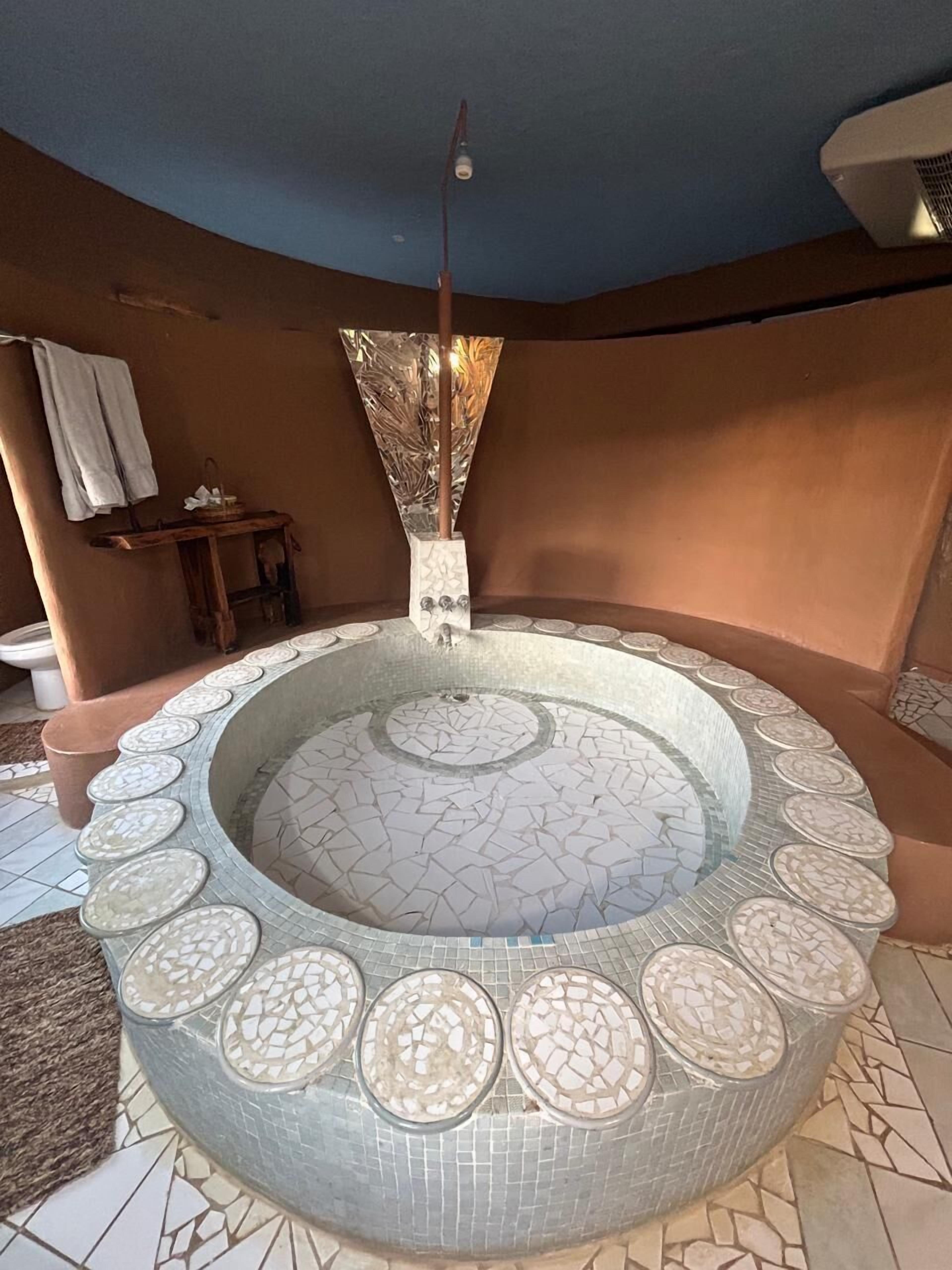 Yoruba | Salle de bain | Sèche-cheveux, serviettes fournies