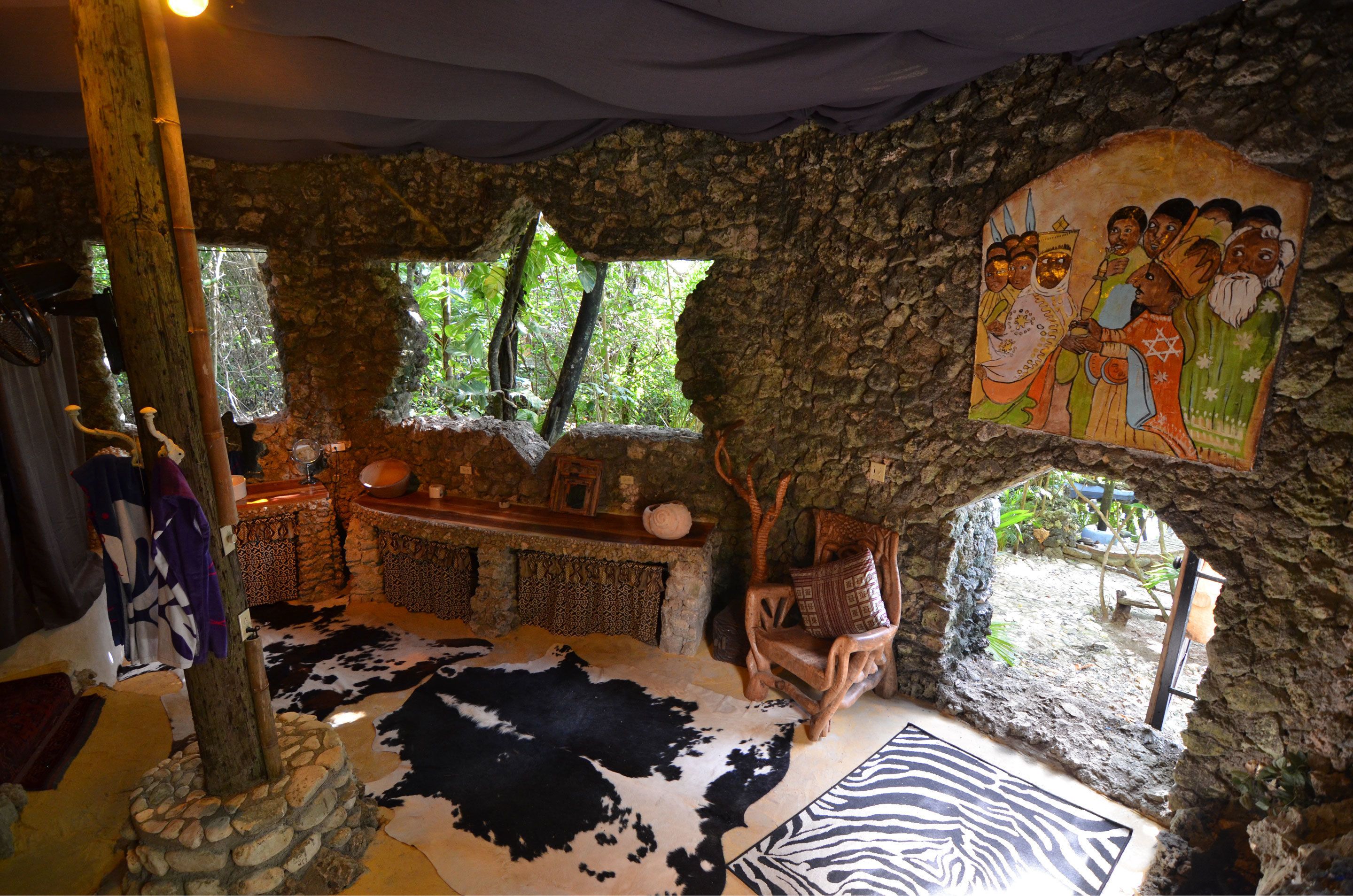 queen of sheba | bathroom | hair dryer, towels