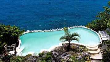 2 outdoor pools, sun loungers