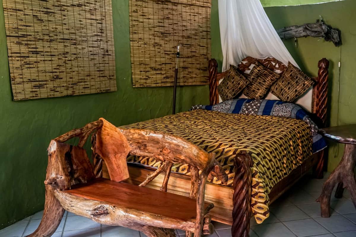 Ibibio | 1 bedroom, down comforters, in-room safe