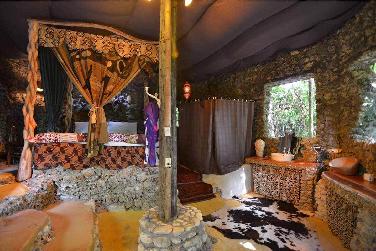 queen of sheba | living area