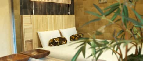 Chambre traditionnelle double, Futon japonais, salle de bain privée | Couette en duvet, bureau, rideaux d’obscurcissement