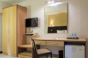 客房内保险箱、办公桌、折叠床/加床（额外收费）、免费 WiFi